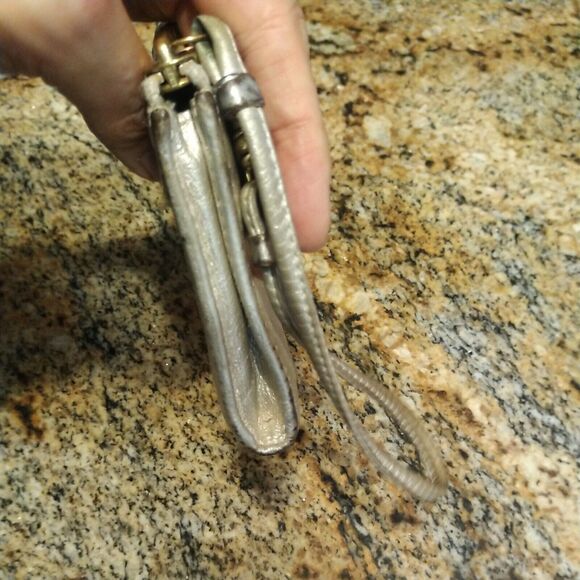 COACH HOLIDAY POPPY SILVER GOLD LMTD LEATHER Wristlet GUC Sm RETIRED - Picture 12 of 12